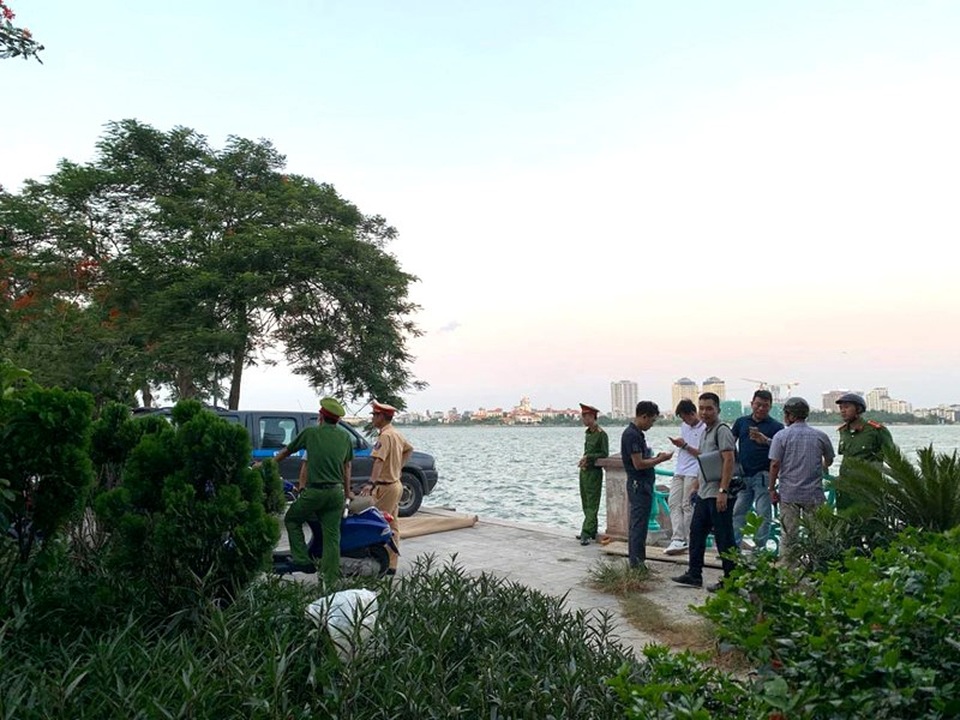 Phát hiện thi thể cô gái trẻ tại Hồ Tây - 1