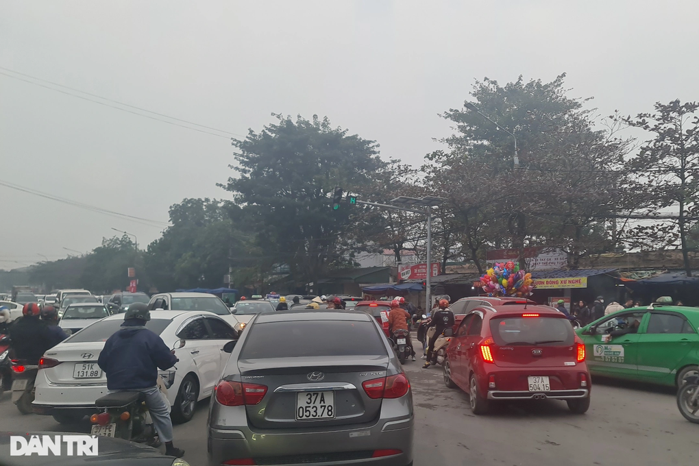 Tỉnh nghèo có gần 2.000 ô tô đăng ký mới trong những ngày đầu năm - 3 Tỉnh nghèo có gần 2.000 ô tô đăng ký mới trong những ngày đầu năm - 3