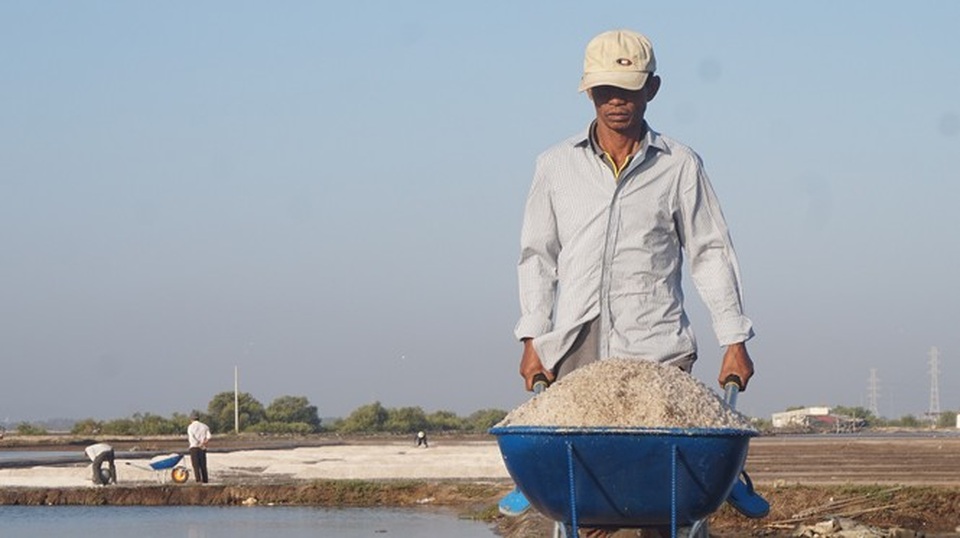 Cận cảnh nghề gieo nước biển đầu năm ở phương Nam - 1 Cận cảnh nghề gieo nước biển đầu năm ở phương Nam - 1