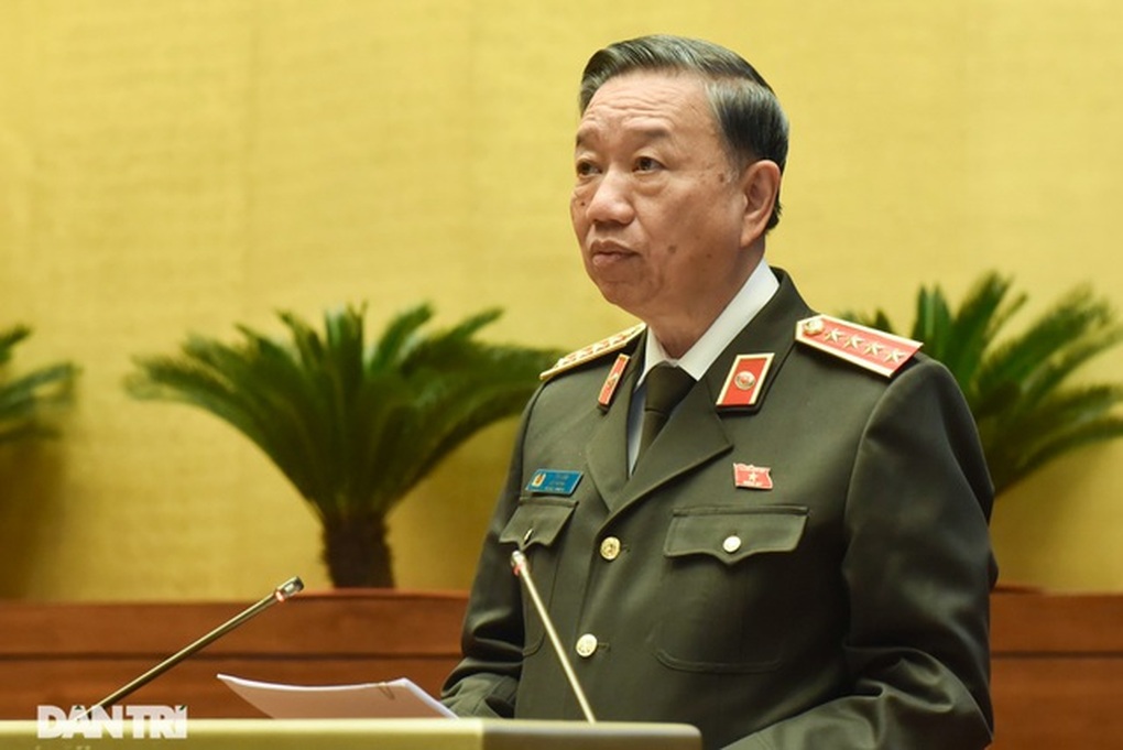 Bộ trưởng Công an sẽ trả lời chất vấn về hộ chiếu mẫu mới - 1 Bộ trưởng Công an sẽ trả lời chất vấn về hộ chiếu mẫu mới - 1