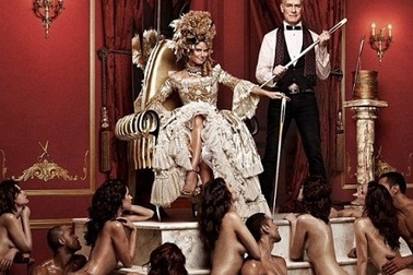 Poster của “Project Runway” Mỹ bị cấm sử dụng vì quá hở hang