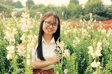 Nữ chủ nhiệm CLB sinh viên H'Mông mở lớp dạy tiếng Anh miễn phí