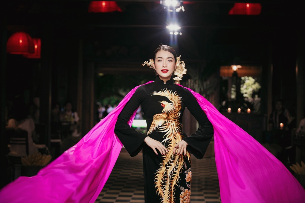 Minh Tú hóa nàng thơ, lơ lửng trên không trung gây ấn tượng - 7 Minh Tú hóa nàng thơ, lơ lửng trên không trung gây ấn tượng - 7