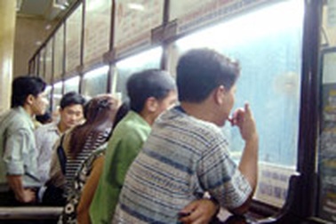 “Cò” vé gây náo loạn ga Hà Nội