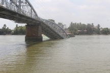 Sập cầu Ghềnh, nhiều xe rớt xuống sông