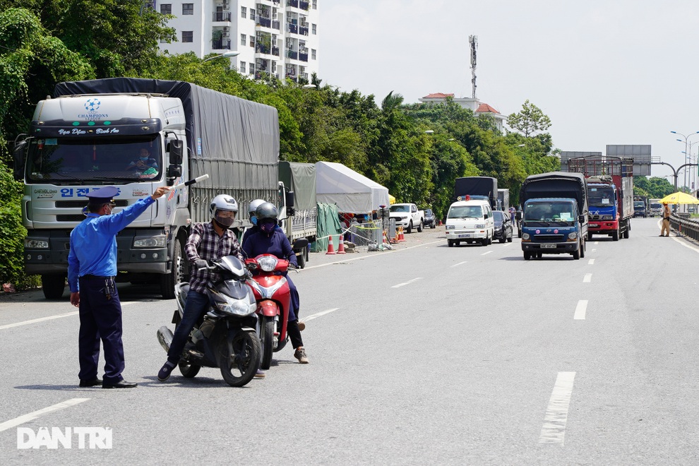 Tài xế bức xúc việc trả phí cao tốc khi phải quay xe không được vào Hà Nội - 10 Tài xế bức xúc việc trả phí cao tốc khi phải quay xe không được vào Hà Nội - 10