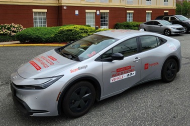 Chiếc xe hybrid của Toyota chạy được hơn 1.600km chỉ với một bình xăng