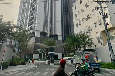 Cư dân ở Bình Dương vẫn sống trong 2 chung cư bị tạm đình chỉ