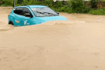 Ô tô điện có thể lội nước, nhưng hóa đơn sửa chữa sẽ khiến chủ xe "méo mặt"