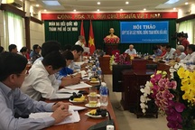 "Lương không đủ sống sao ai cũng đua vào công chức?"