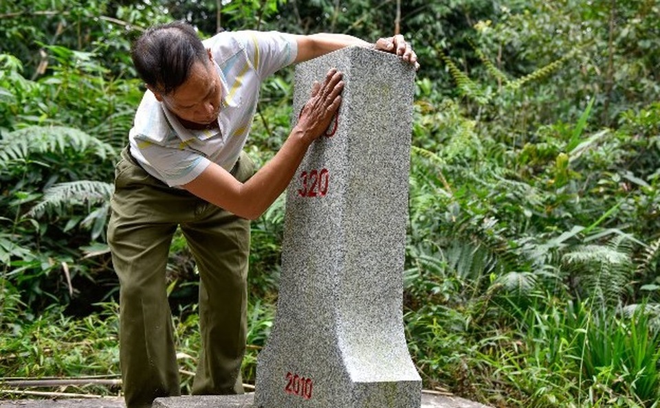 Hai cha con người Mông gần 30 năm bảo vệ cột mốc biên giới - 2 Hai cha con người Mông gần 30 năm bảo vệ cột mốc biên giới - 2