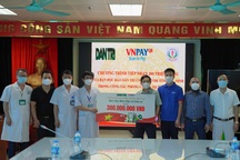 Nhà hảo tâm "chia lửa" với tuyến đầu chống dịch Covid-19 thông qua VNPAY