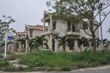 Hoang tàn ở khu biệt thự “đãi sĩ” ven sông Hàn 