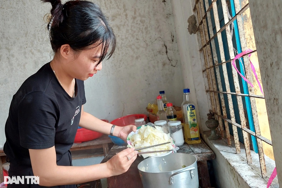 Thầy cô gieo chữ ở ngôi làng biệt lập: 30 năm chưa được nhận hoa ngày 20-11 - 7 Thầy cô gieo chữ ở ngôi làng biệt lập: 30 năm chưa được nhận hoa ngày 20-11 - 7