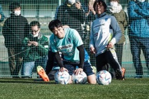 Công Phượng tiếp tục không được đăng ký thi đấu ở Yokohama FC