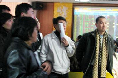 Vn-Index giảm mạnh về gần 500 điểm