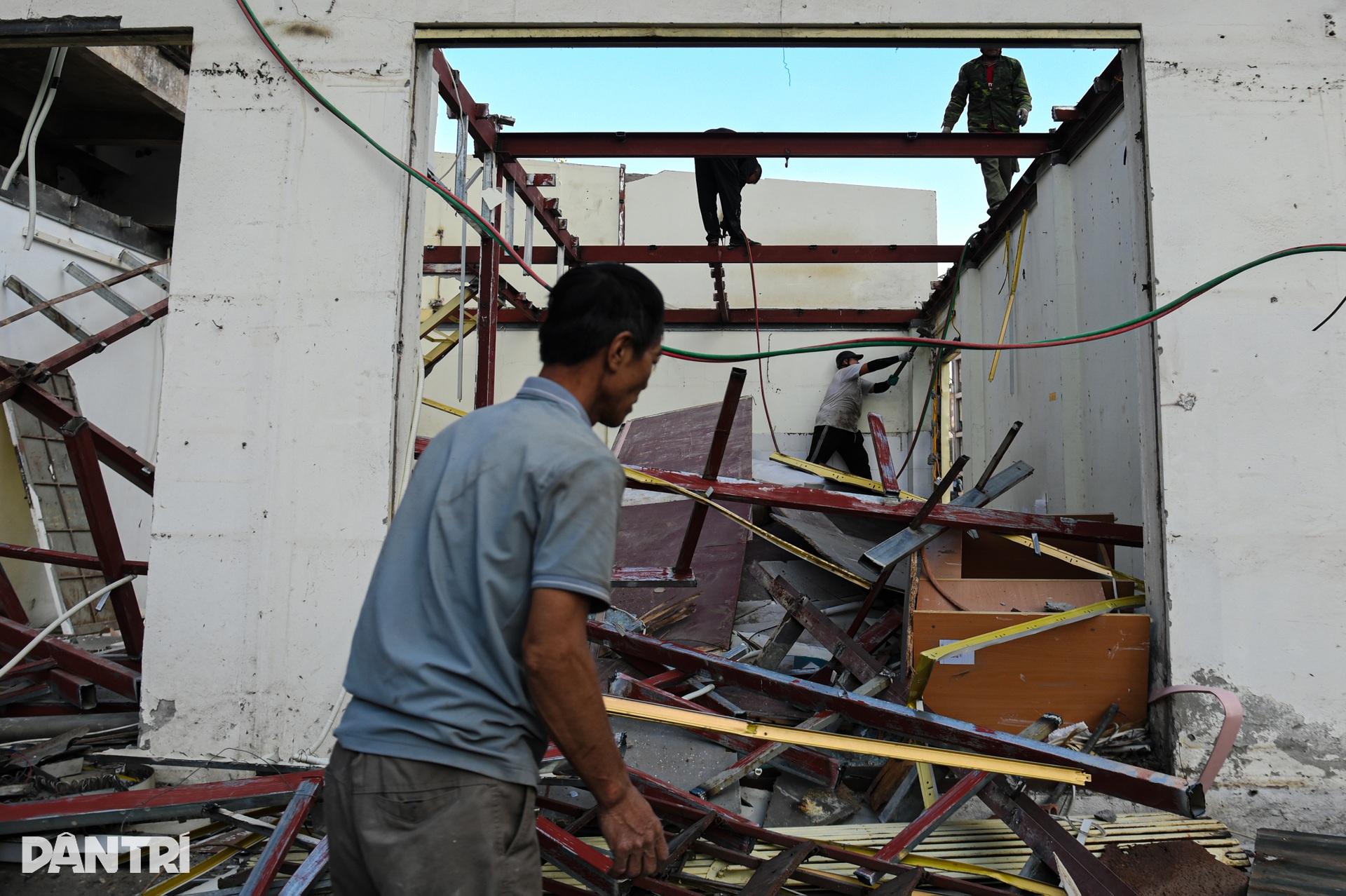 Người dân đi ở nhờ, xin điện, nước trên đường đắt nhất hành tinh ở Hà Nội - 5 Người dân đi ở nhờ, xin điện, nước trên đường đắt nhất hành tinh ở Hà Nội - 5