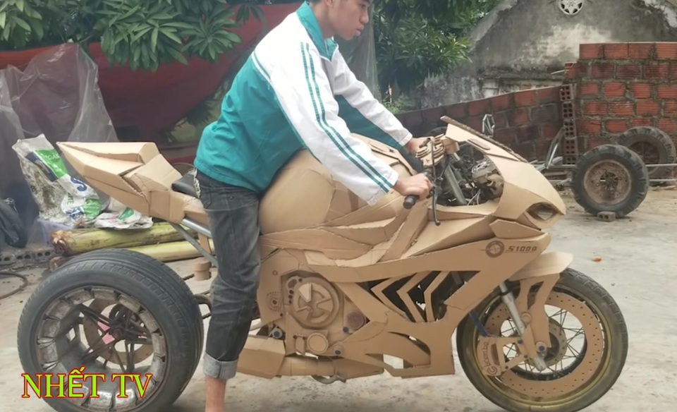 Siêu xe tự chế bằng bìa các-tông của người Việt lên báo Tây - 10 Siêu xe tự chế bằng bìa các-tông của người Việt lên báo Tây - 10
