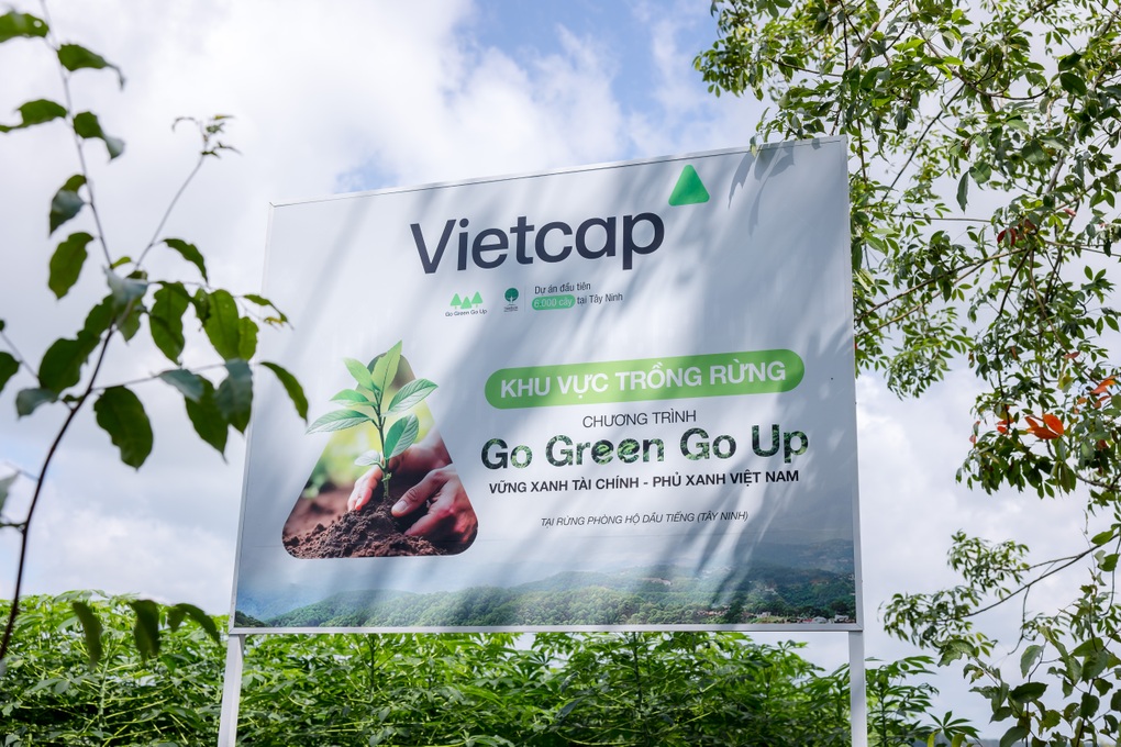 Vietcap ដាំដើមឈើចំនួន 6,000 ដើមនៅក្នុងព្រៃការពារ Dau Tieng ជាមួយនឹងគម្រោង Go Green Go Up - 1 Vietcap trồng 6.000 cây tại rừng phòng hộ Dầu Tiếng với dự án Go Green Go Up - 1