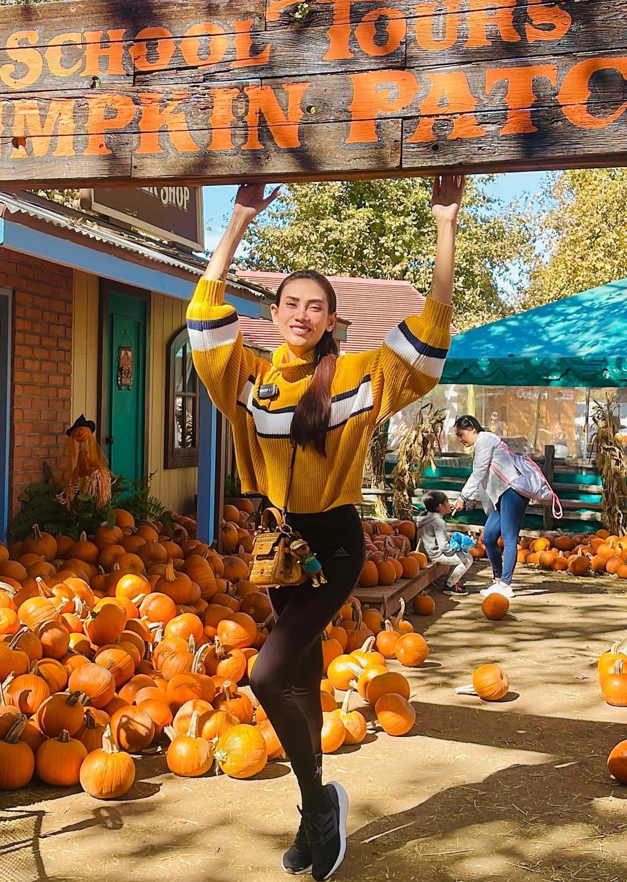 Siêu mẫu Võ Hoàng Yến tiết lộ lý do giấu danh tính chồng - 2