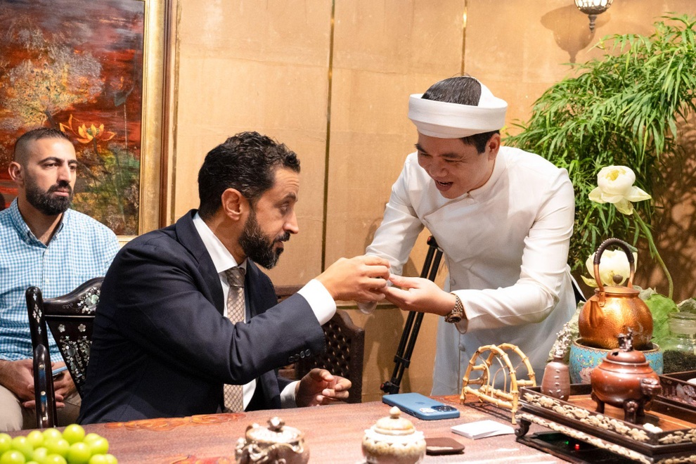 Doanh nhân Ahmed Bin Sulayem đến Việt Nam thăm Jemmia Diamond - 2 Doanh nhân Ahmed Bin Sulayem đến Việt Nam thăm Jemmia Diamond - 2