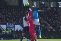 Tiền đạo Napoli vượt thống kê bật cao của Ronaldo tại Serie A