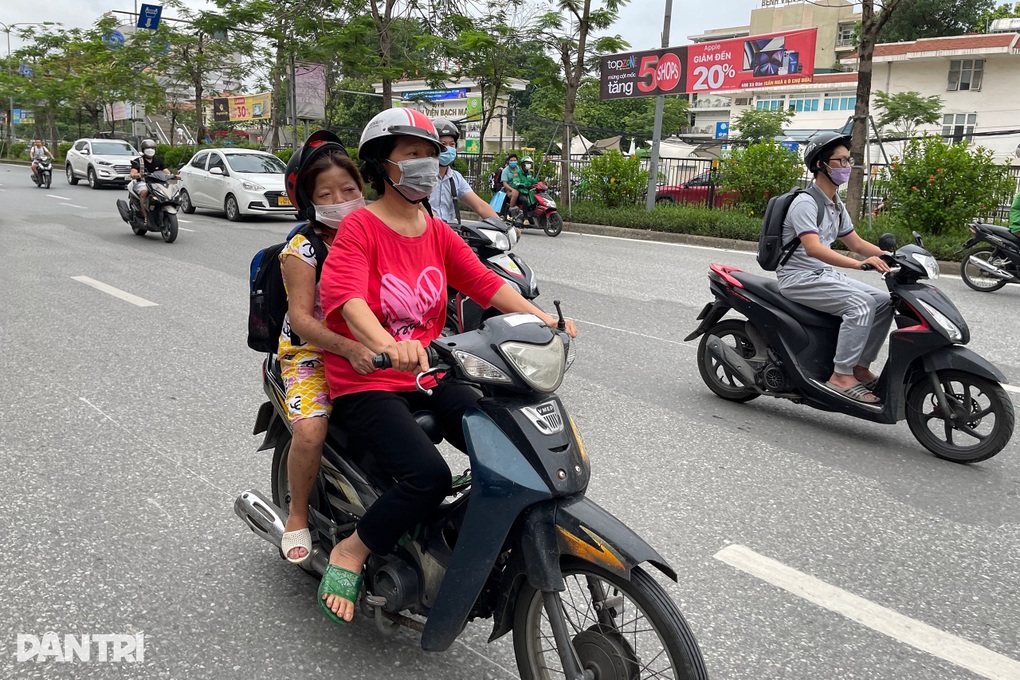 Nữ tài xế xe ôm đặc biệt nhất xóm chạy thận Hà Nội - 4 Nữ tài xế xe ôm đặc biệt nhất xóm chạy thận Hà Nội - 4