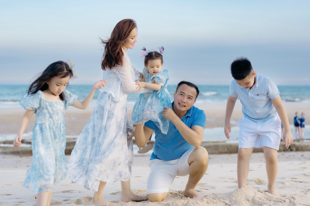Vy Oanh lộ diện bên chồng con, nói rõ lý do biến mất khỏi mạng xã hội - 2 Vy Oanh lộ diện bên chồng con, nói rõ lý do biến mất khỏi mạng xã hội - 2