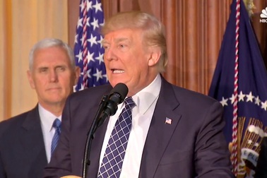 Ông Trump ký sắc lệnh bãi bỏ di sản thứ hai thời Obama