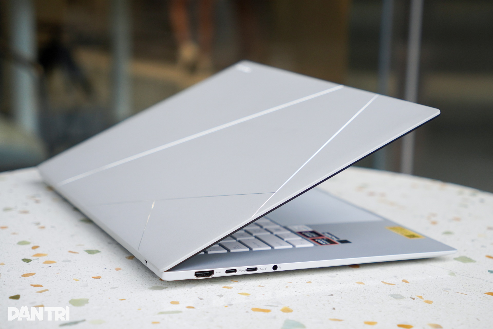 Обзор Asus Zenbook S16: конкурент 15-дюймового MacBook Air M4 — 11 Đánh giá Asus Zenbook S16: Đối thủ của MacBook Air M4 15 inch - 11