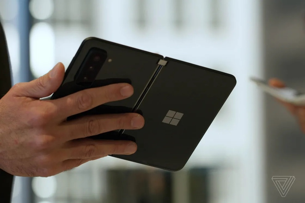 Cận cảnh Surface Duo 2 - Smartphone 2 màn hình giá 1.500 USD của Microsoft - 3 Cận cảnh Surface Duo 2 - Smartphone 2 màn hình giá 1.500 USD của Microsoft - 3