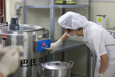 Cận cảnh quy trình sản xuất của thương hiệu trà sữa TocoToco