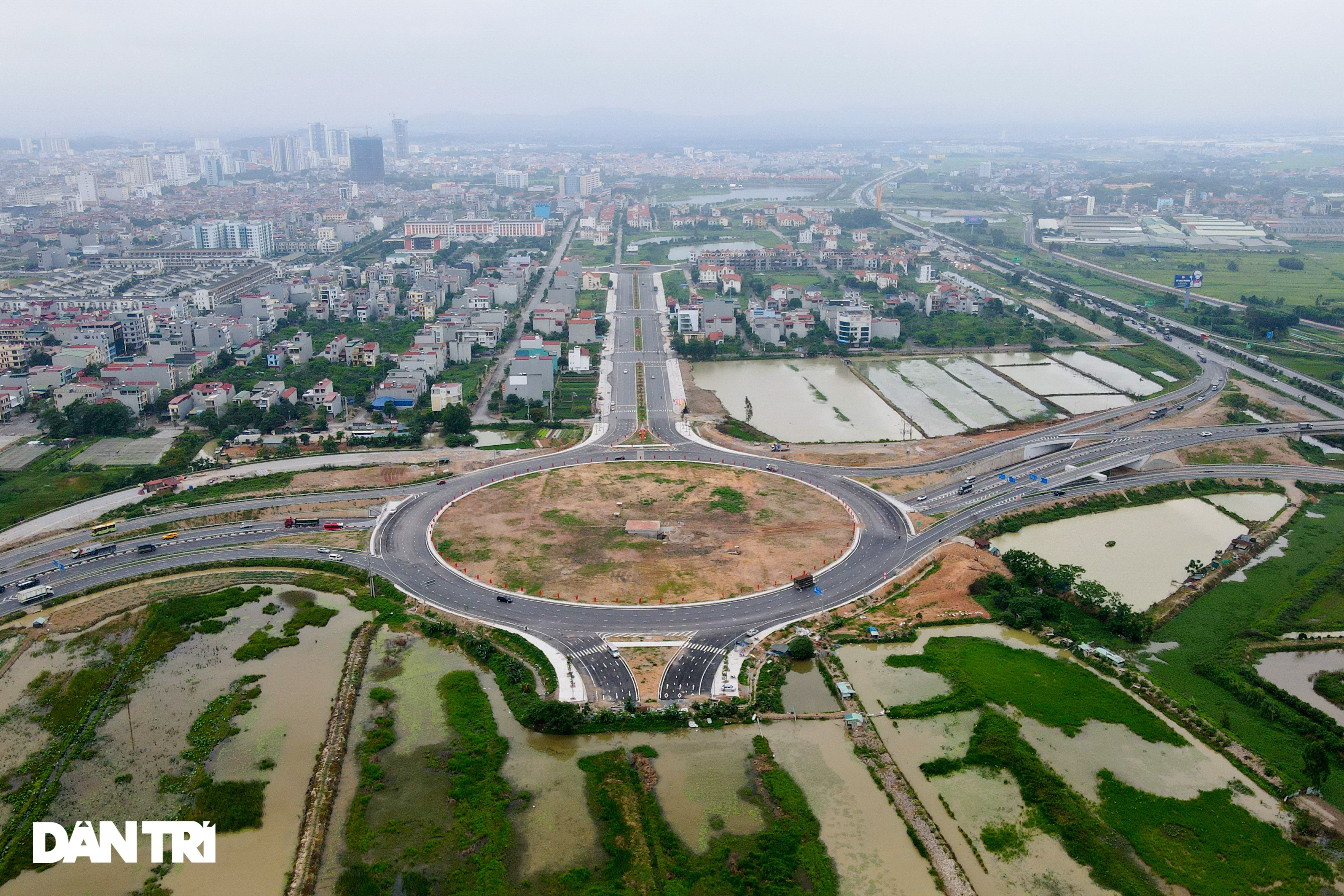 Diện mạo nút giao thông chằng chịt như nơm hóa giải ùn tắc tại Quốc lộ 18 - 12