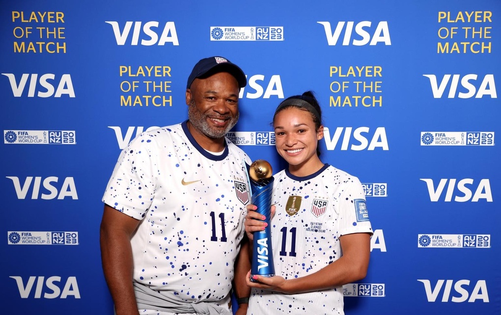 Tiền đạo tuyển Mỹ chia sẻ khoảnh khắc xúc động sau cú đúp vào lưới Việt Nam - 2