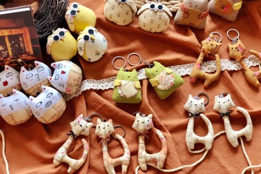 Cô gái 9x "hái" ra tiền từ vải vụn