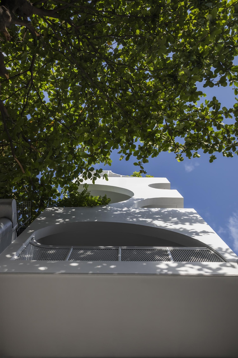 Nhà phố Sài Gòn có cách thiết kế độc giúp gia chủ tiết kiệm tiền điện - 3