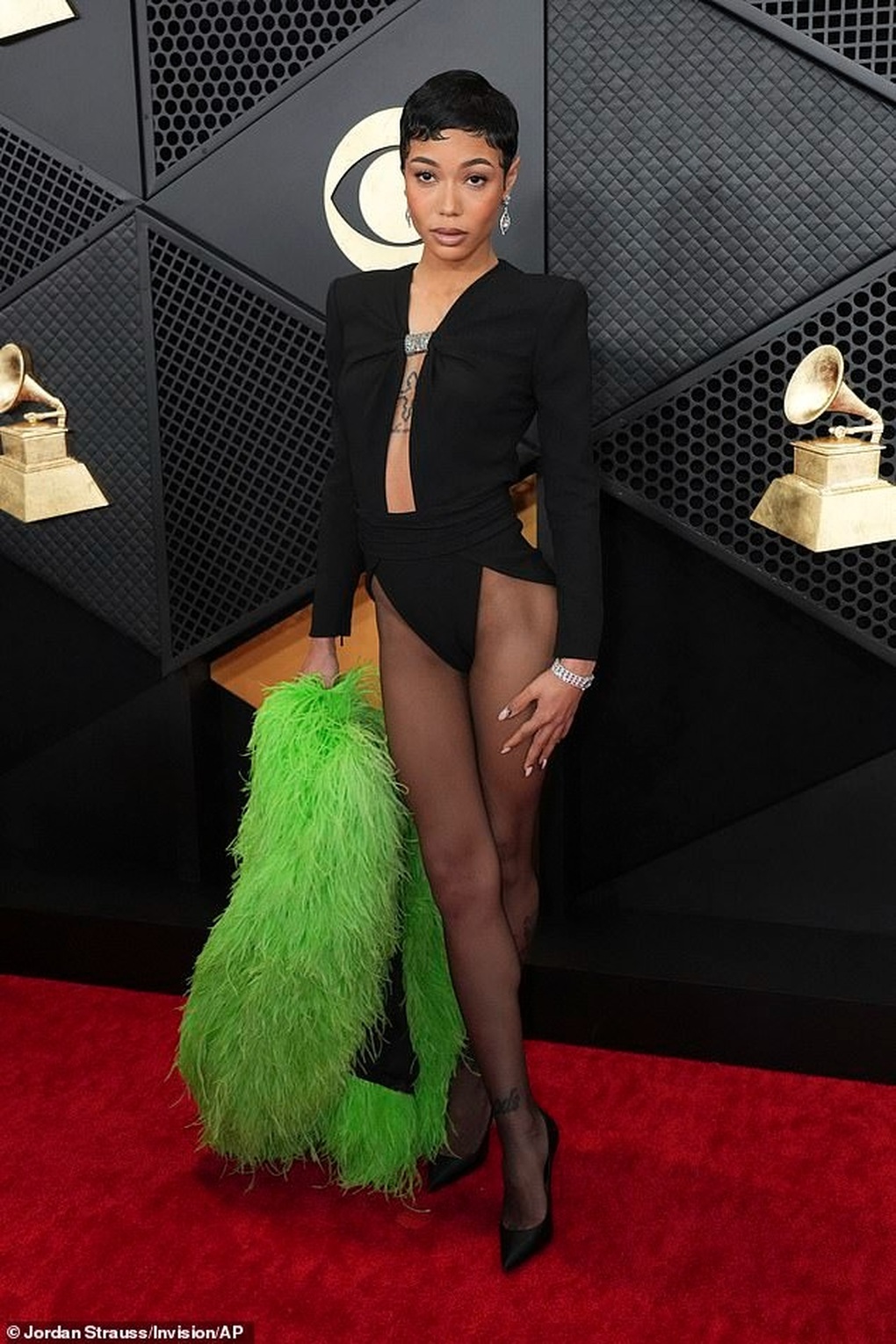 Kristen Stewart tự tin theo đuổi mốt không quần - 5