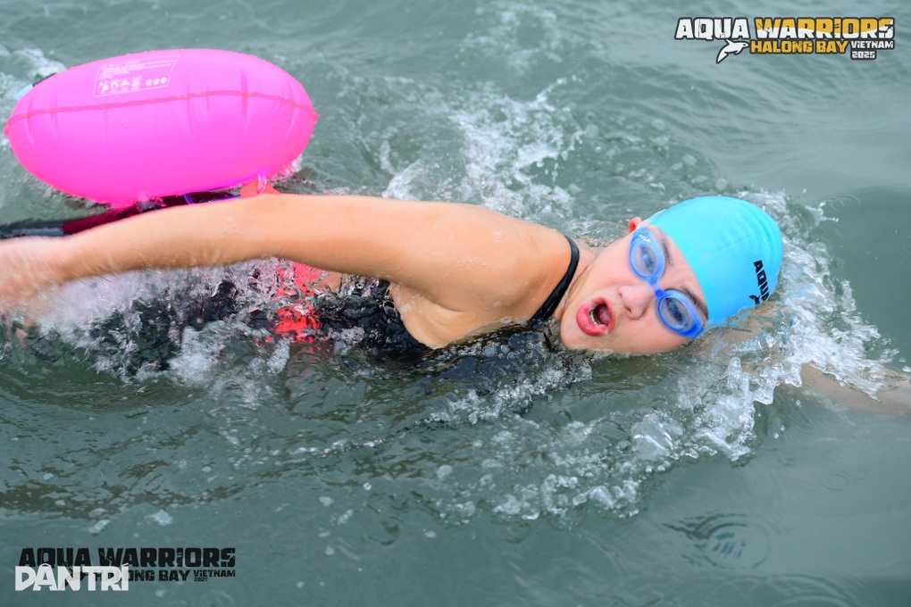 Nữ VĐV xinh đẹp hướng dẫn kỹ năng bơi biển ở giải Aqua Warriors Quảng Trị - 3