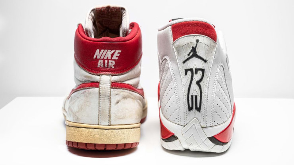 Đôi giày thể thao của Michael Jordan sẽ được bán đấu giá hơn 12 tỷ đồng - 1 Đôi giày thể thao của Michael Jordan sẽ được bán đấu giá hơn 12 tỷ đồng - 1