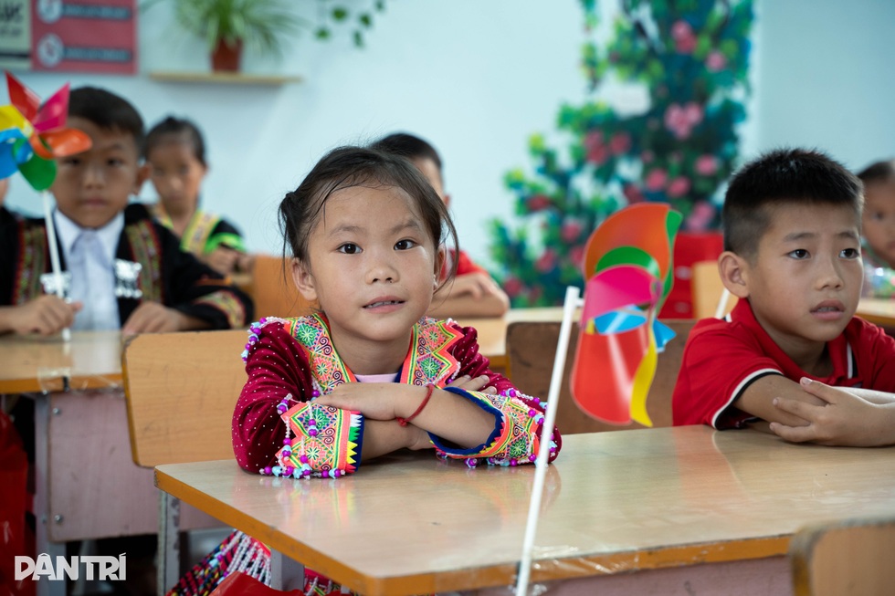 Có nụ cười, niềm tin yêu từ Huổi Quang 1: “Hôm nay con rất vui ạ!” - 5 Có nụ cười, niềm tin yêu từ Huổi Quang 1: “Hôm nay con rất vui ạ!” - 5