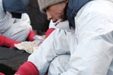 Bi (Rain) không ngại lấm lem bùn đất làm... từ thiện!