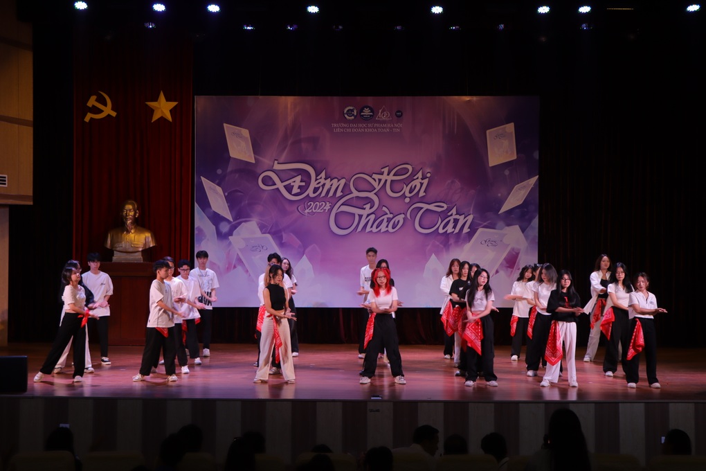 Sinh viên ngành đắt giá nhất trường Sư phạm khoe tài năng nghệ thuật - 1 Sinh viên ngành đắt giá nhất trường Sư phạm khoe tài năng nghệ thuật - 1