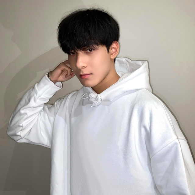 12 hot boy được cư dân mạng yêu mến nhất năm 2020 (Phần 2) - 10