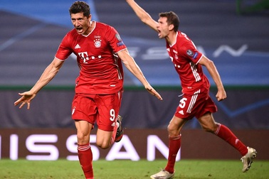 Lewandowski san bằng kỷ lục của huyền thoại Bayern Munich