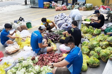 TPHCM: Chợ 0 đồng vượt khó giúp đỡ người nghèo trong khu cách ly, nhà trọ