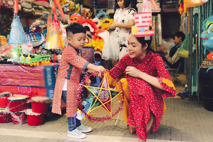 Làm mẹ đơn thân, Dương Cẩm Lynh cố vun vén cho con một tuổi thơ êm đẹp - Ảnh 10. Làm mẹ đơn thân, Dương Cẩm Lynh cố vun vén cho con một tuổi thơ êm đẹp - Ảnh 10.