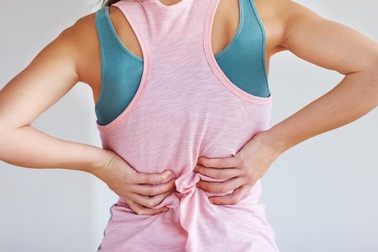 Chứng minh xoa bóp giúp giảm đau lưng mãn tính hiệu quả