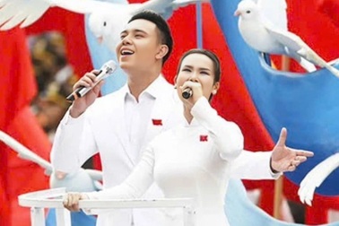 Nữ ca sĩ hát hit 2 tỷ lượt xem ở đại lễ hé lộ tin nhắn từ Nguyễn Văn Chung