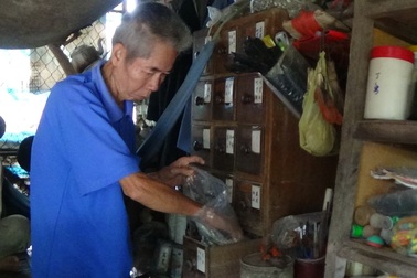 Cụ ông “3 không”… 22 năm bốc thuốc cứu người