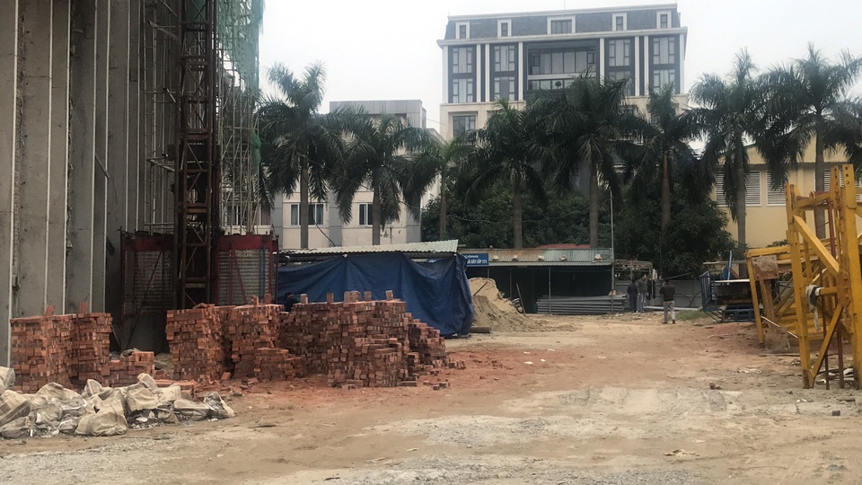 Thang tời rơi tự do từ tầng cao, nhiều công nhân nhập viện cấp cứu - 3 Thang tời rơi tự do từ tầng cao, nhiều công nhân nhập viện cấp cứu - 3